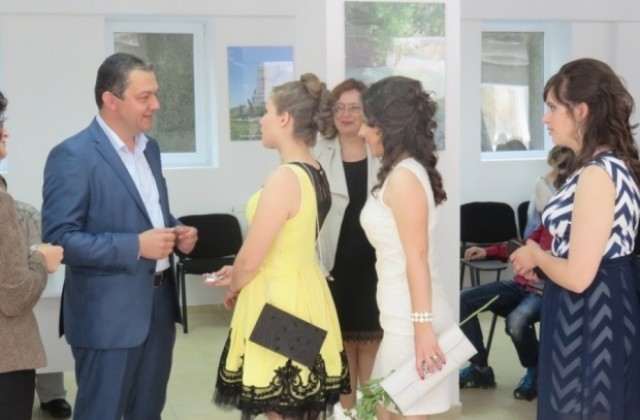 Кметът д-р Иванов към абитуриентите: От вашите избори в живота зависи бъдещето ви