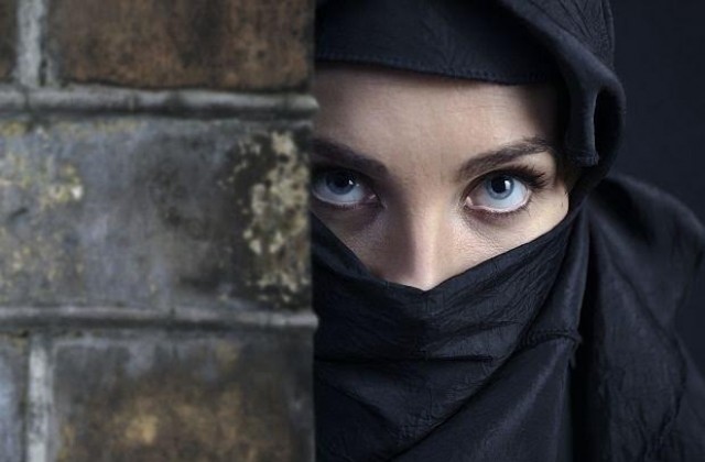 И в Петрич искат забрана за носене на бурки