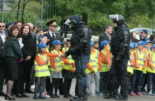 „Детско полицейско управление ще учи хлапетата на уважение към професията