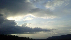 Времето на 17 май Разкъсана облачност