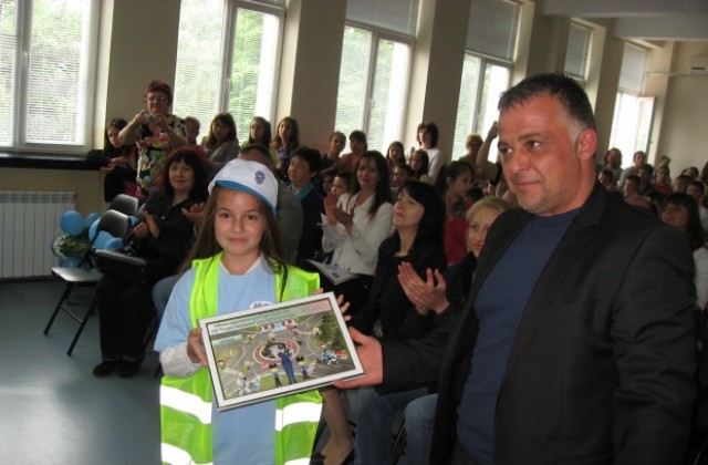 Детско полицейско управление си има вече СОУ „Георги Измирлиев”