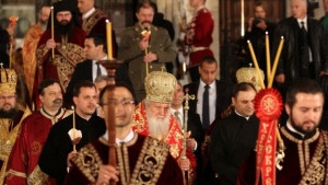 Протест на свещеници докато не изпратят Дионисий в манастир