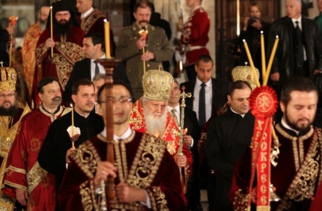 Протест на свещеници, докато не изпратят Дионисий в манастир