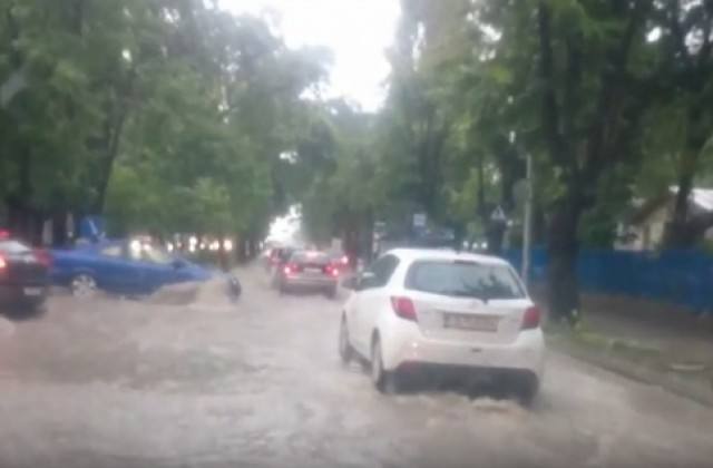 80 л/кв.м валежи са се изсипали край Варна