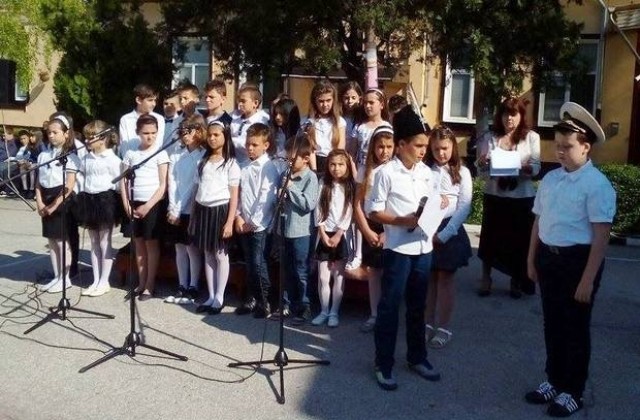 В НУХристо Ботев честваха своя патрон и 84 г. от основаването на училището