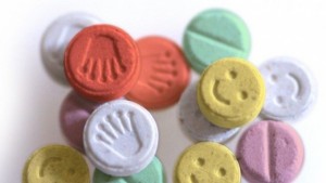 Иззеха 140 таблетки екстази от двама шуменци