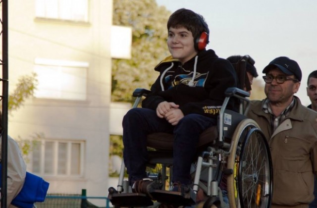 Около 14 хиляди лева събраха от дарителска акция за лечението на Ради Борисов от В. Търново