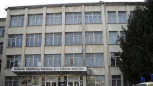 Девойка лекува прешлен в болница след кавга с младеж