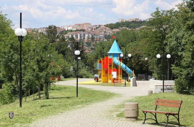 Парковете и зелените площи във Велико Търново са почистени