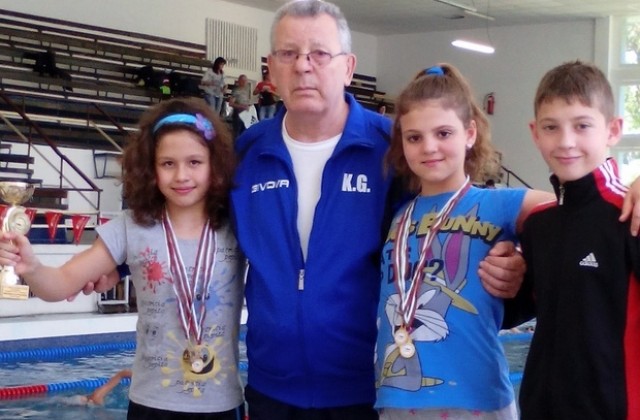 Пет златни медала за сливенските плувци от международен турнир