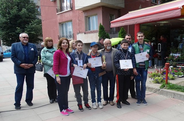 Шахматистите на Враца взеха купата на Областния управил