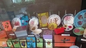 Представят дърворезби и рисувано стъкло