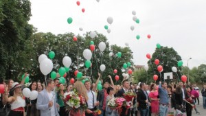 828 ученици полагат зрелостен изпит по български език и литература