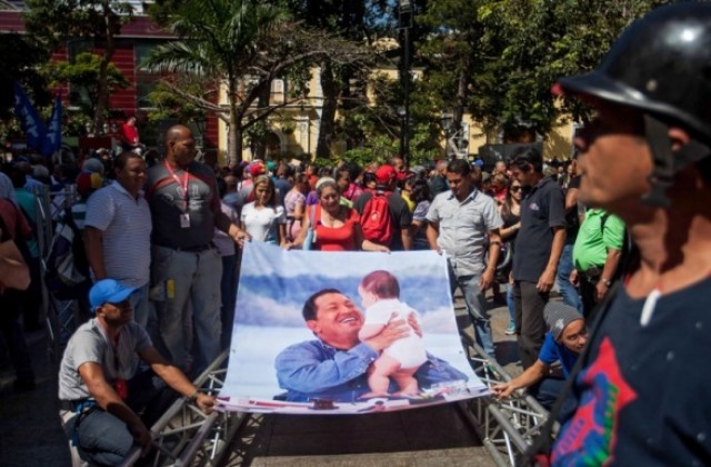 Венецуелски политик лансира конспиративна теория за смъртта на Уго Чавес