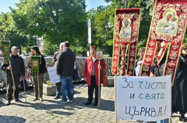 Светият синод решава бъдещето на архимандрит Дионисий