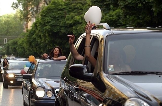 150 лв. глоба за абитуриент, който се показва от колата