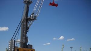 Найголемият кран на Балканския полуостров вече е на варненското пристанище