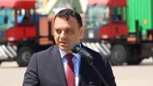 Министър критикува автошколите обучавали неграмотни кандидатшофьори