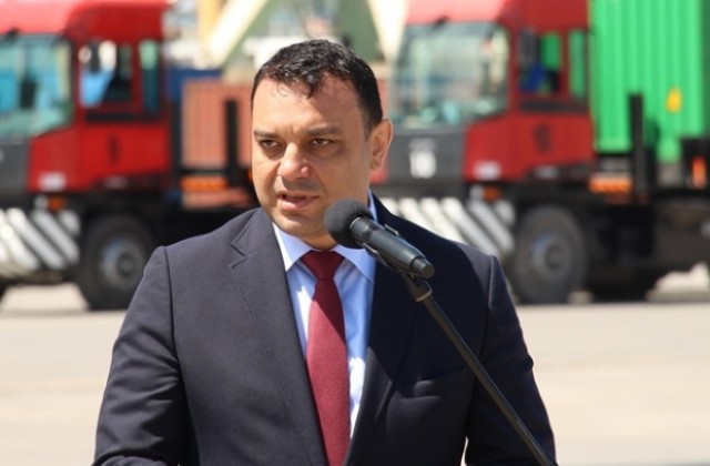 Министър критикува автошколите, обучавали неграмотни кандидат-шофьори