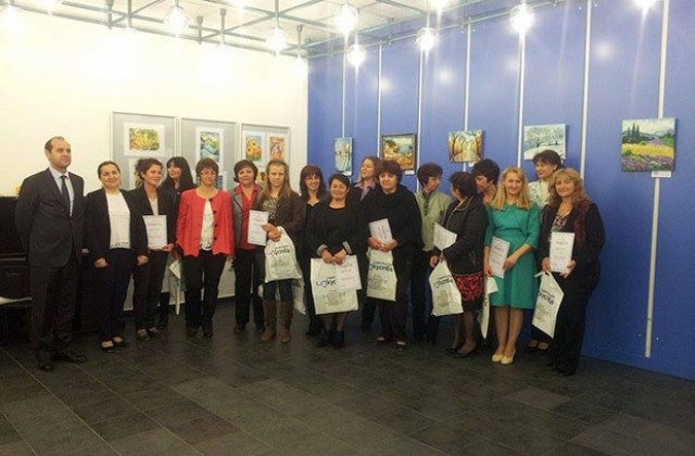 Учители показаха свои картини и пластики