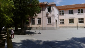 Родителските протести продължават пред Областна управа