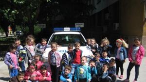 Деца гостуваха на силистренските полицаи