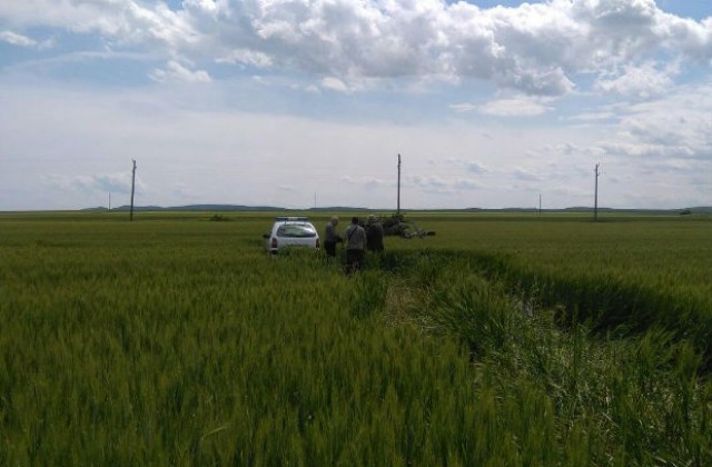 Хеликоптер се оплете в електропровод край Несебър, пилотът загина (СНИМКИ)