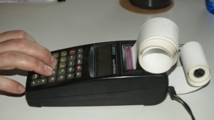 НАП Шефовете с милиони персоналът на минимална заплата