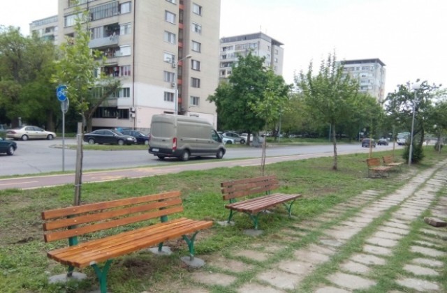 Поетапно възстановяват пейките в „Северен“