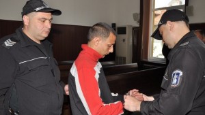 17 г затвор за баща изнасилил 13годишната си дъщеря