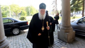 Сборник песнопения излиза по случай 70годишнината на патриарх Неофит