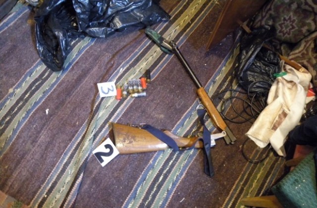 Откриха пушки и пистолет в имот на 55- годишен мъж