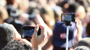 Нова мода Селфи стик ви развява косите СНИМКИ ВИДЕО