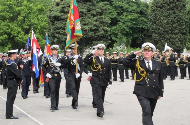 Кметът на Варна награди представители на Военноморското училище (СНИМКИ)