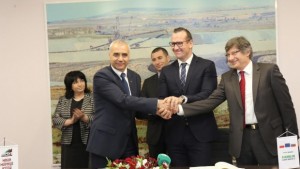 Подписаха договорите за два нови багера в Мини Марицаизток