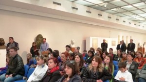 Дариха книги на Регионалната библиотека и ОУ Св Паисий Хилендарски