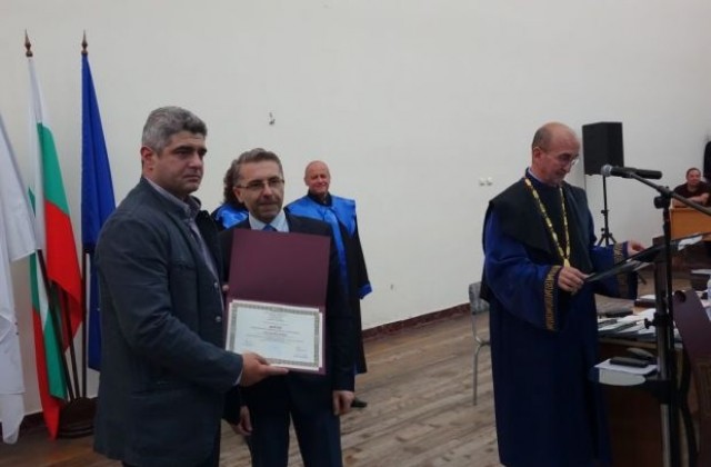 464 бакалаври и магистри от Факултета по педагогика на ЮЗУ получиха дипломи