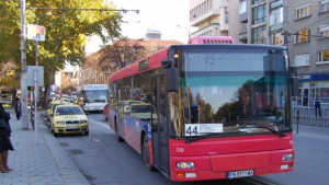 Автобусите вървят с неделно разписание