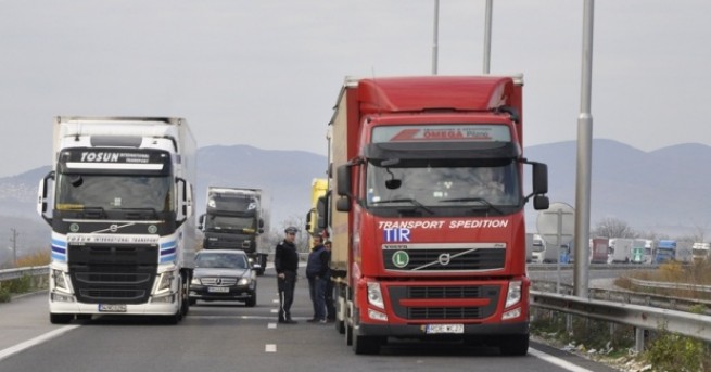 България Километрично задръстване между Силистра и Русе Опашка от автомобили