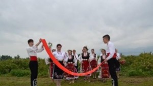 Първи ритуал на розобер във Фестивала на розата 2016 в