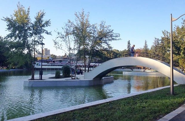 Концерт и състезание с корабни и авиомодели в парка на Добрич