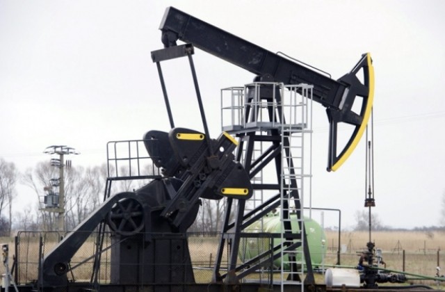 Бензиностанции във Франция без горива заради стачка срещу трудовата реформа