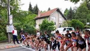 Три медала за Сапарева баня от ДП по планинско бягане