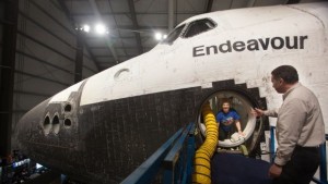 Резервоар на космическа совалка пое към лосанджелиски музей