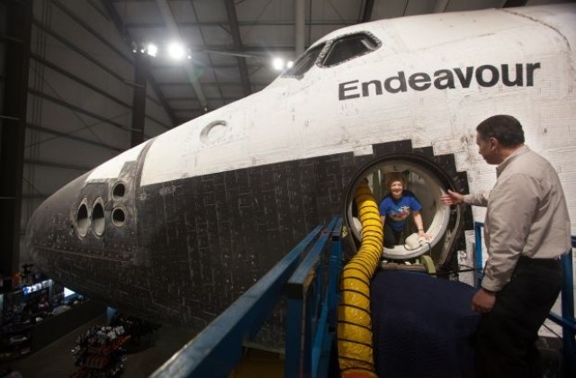 Резервоар на космическа совалка пое към лосанджелиски музей