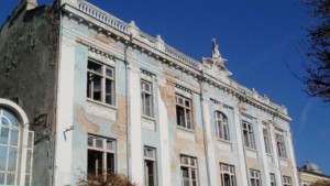 Сграда във Варна обявена за архитектурно наследство тъне в разруха