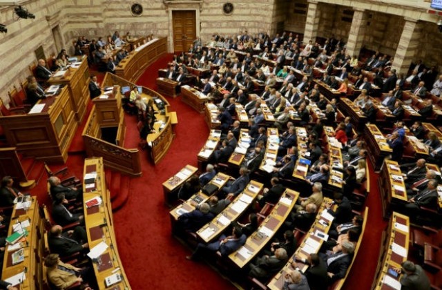 Гръцкият парламент прие новите мерки за икономии