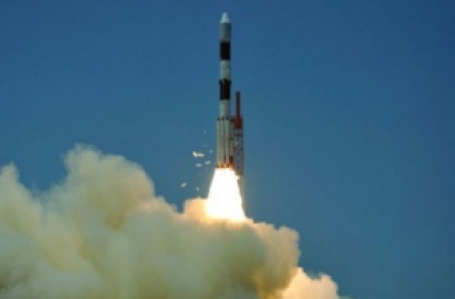 Индия изстреля успешно прототип на първата си космическа совалка