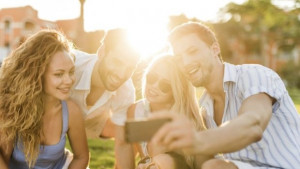 Учени разкриха колко истински приятели може да има човек