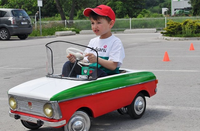 Минимосквич с петгодишен шофьор – атракцията на събора на трабантите